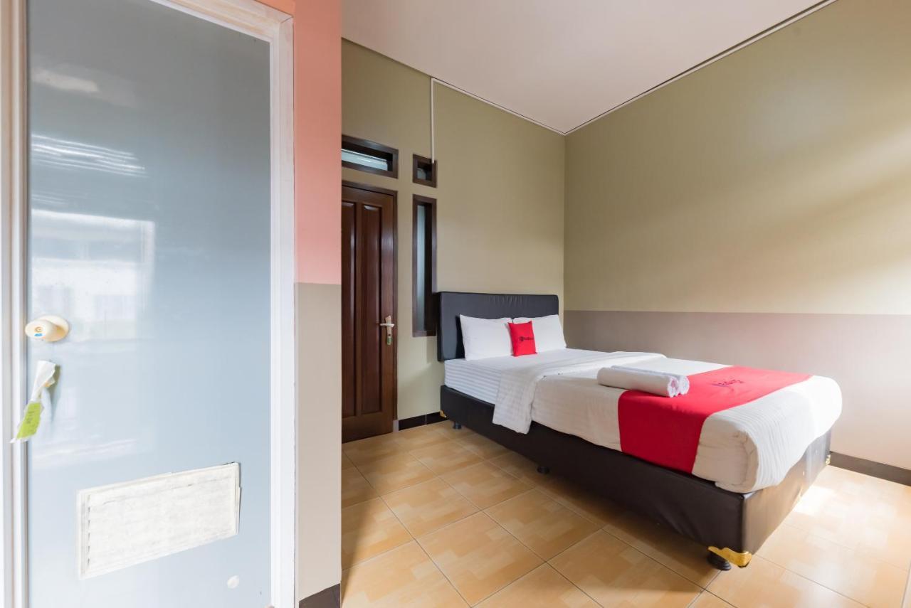 Reddoorz Syariah Near Politeknik Negeri Bandung Campus Hotel Cimahi Exterior foto